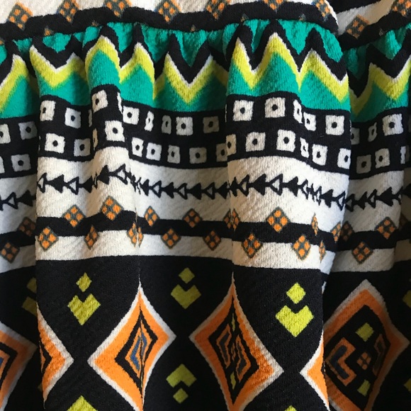 Patterned Dress, Size Large - Picture 4 of 8